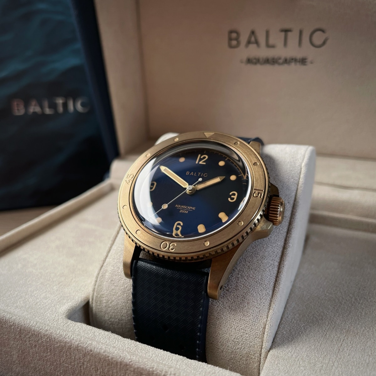 Baltic Aquascaphe Bronze Review: A Contemporary Twist on Vintage Style-5