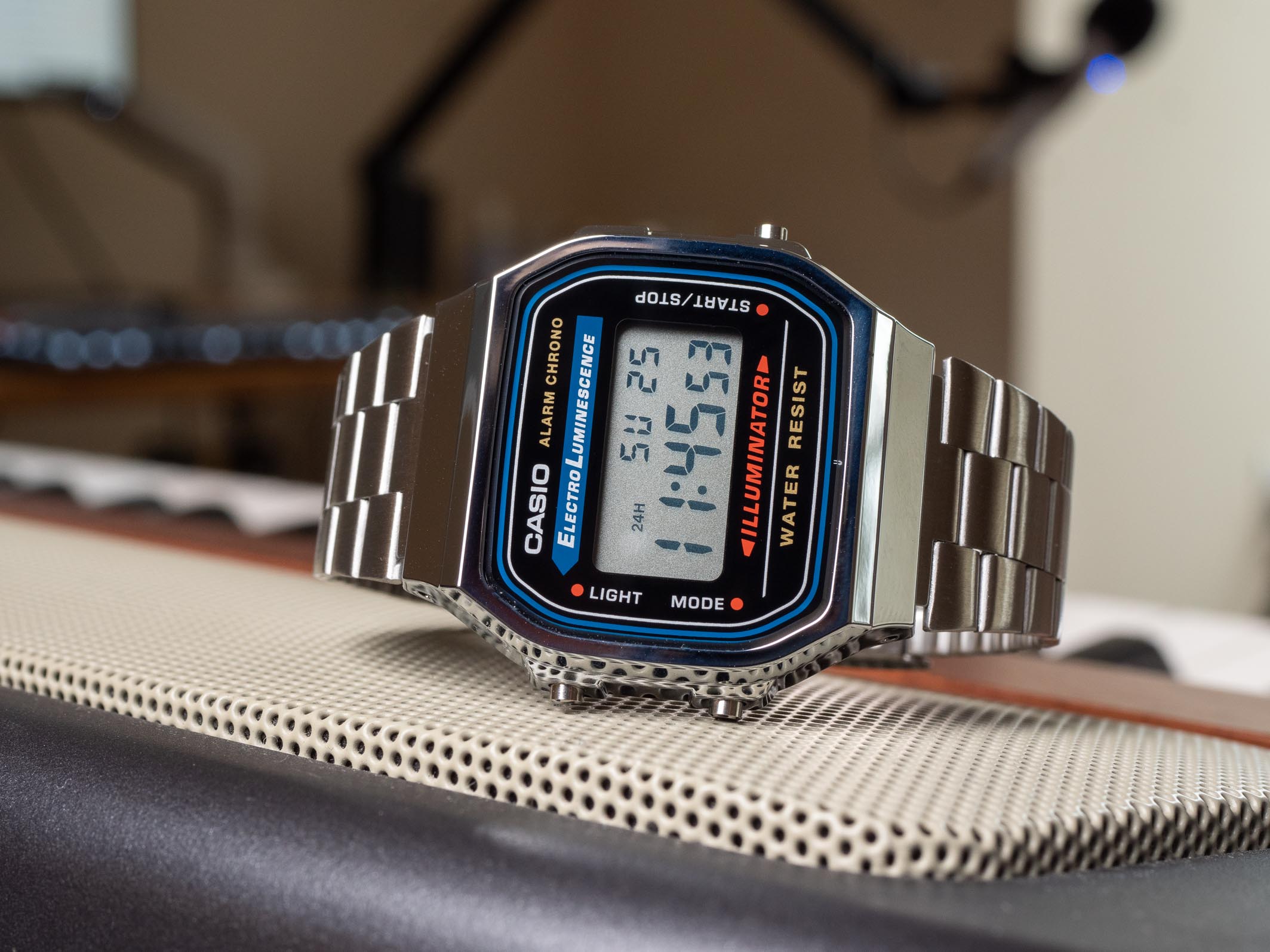 Casio hot sale a168 dimensions