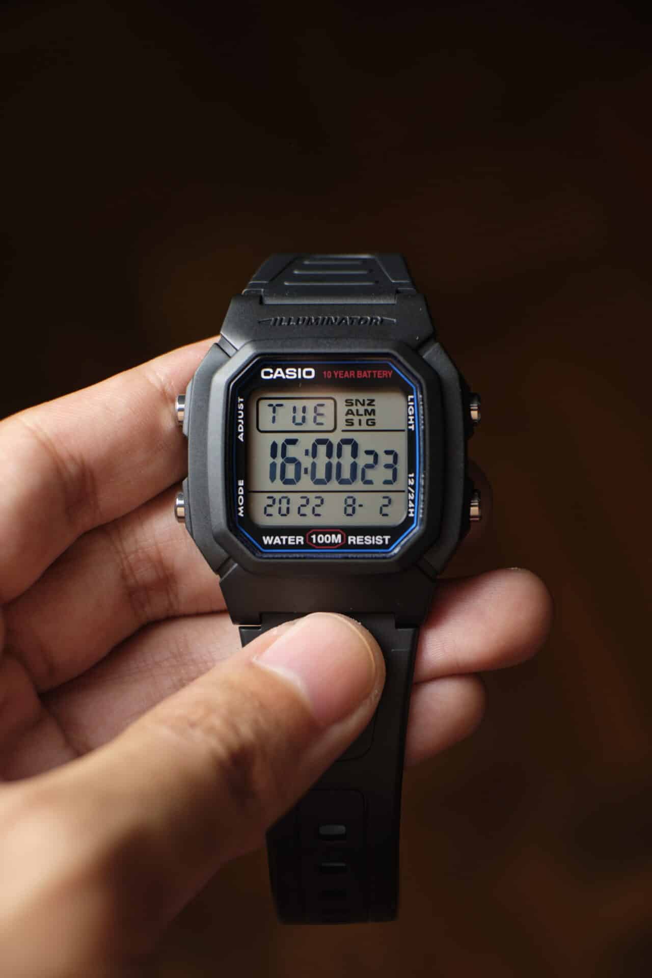 Holding the Casio W 800H