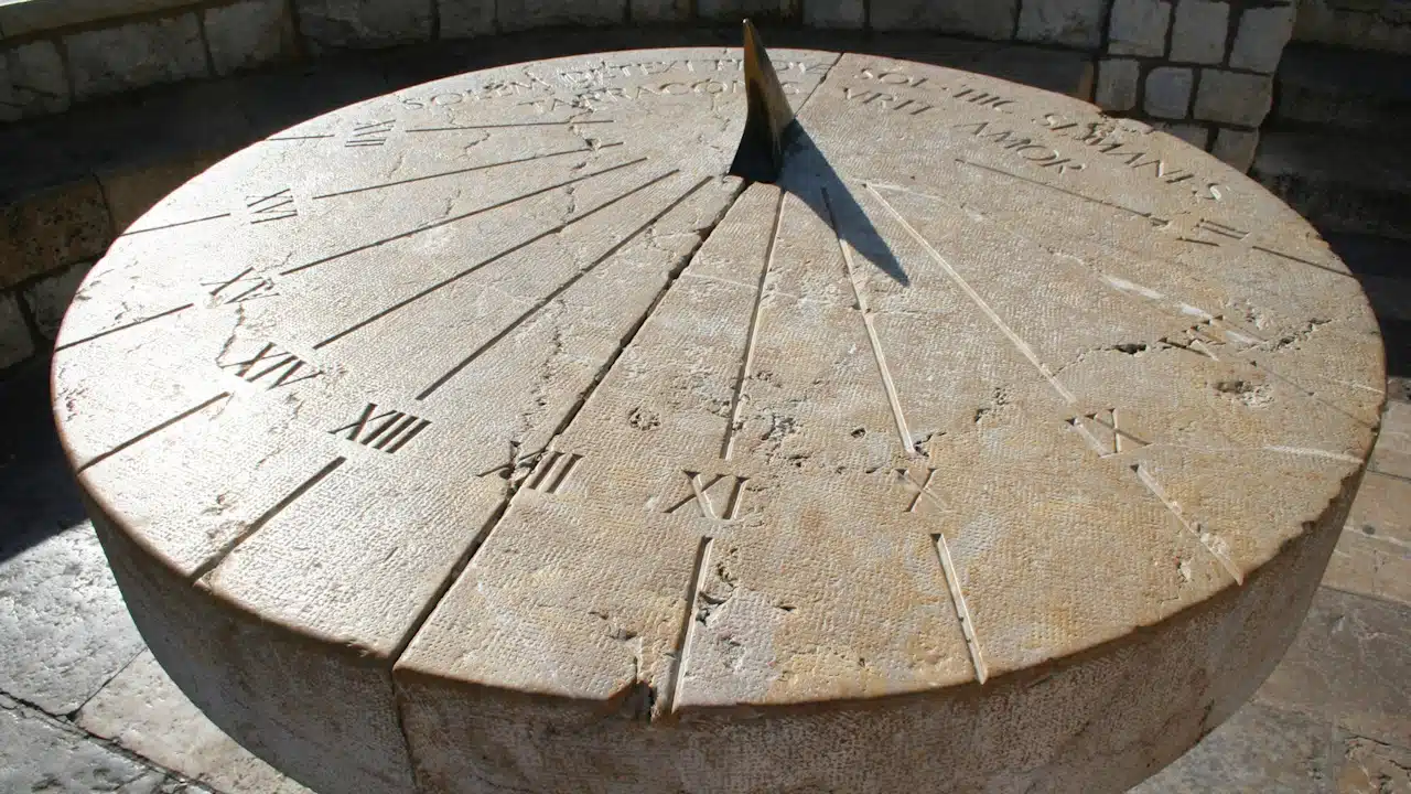 How a Sundial Works (And Why You Need One in Your Backyard)-1