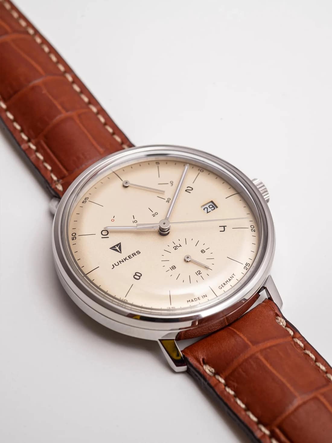 What Are Bauhaus Watches? 5 Brands That Make These Fascinating Watches-7