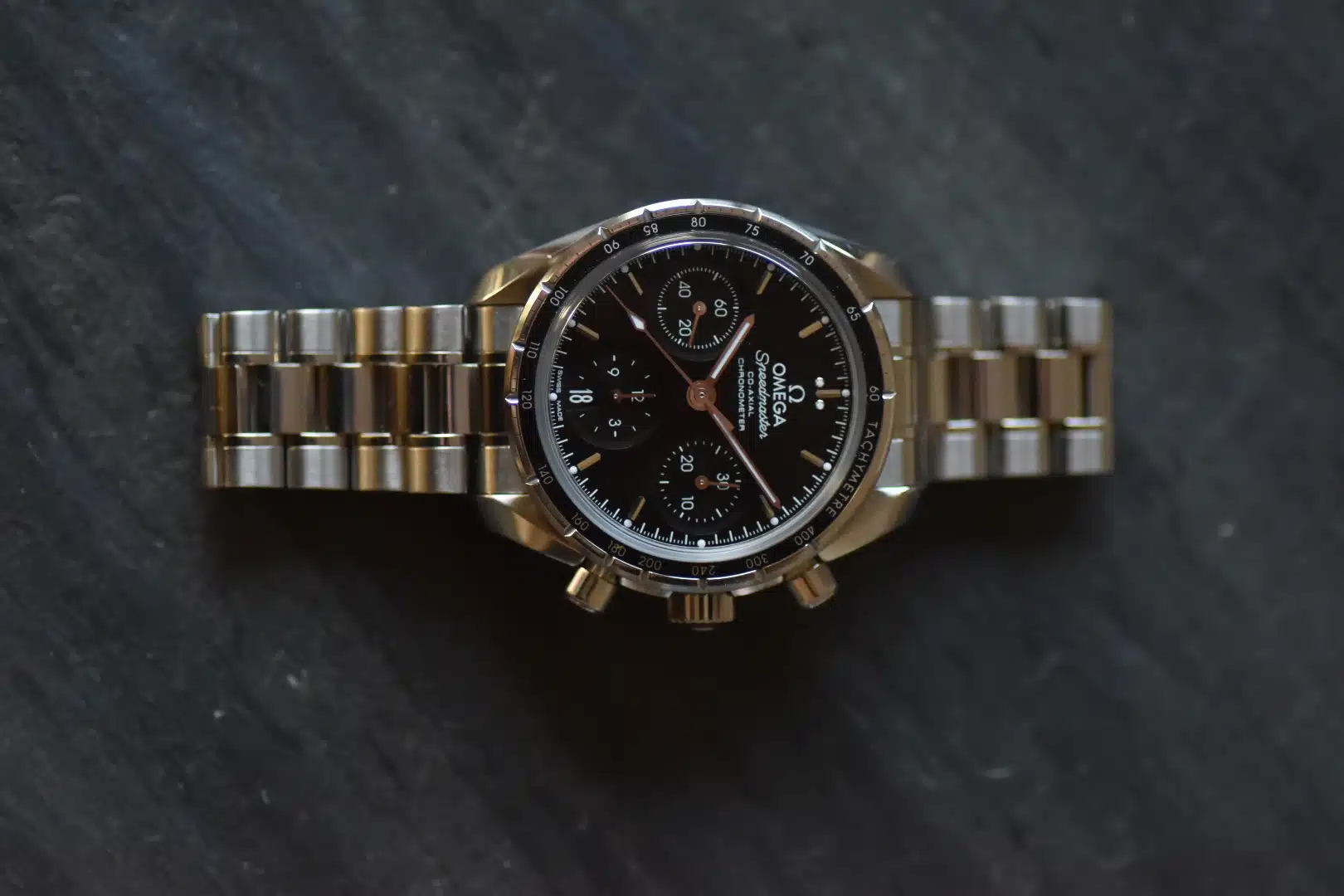 Can Guys With Small Wrists Wear a Speedmaster?-3