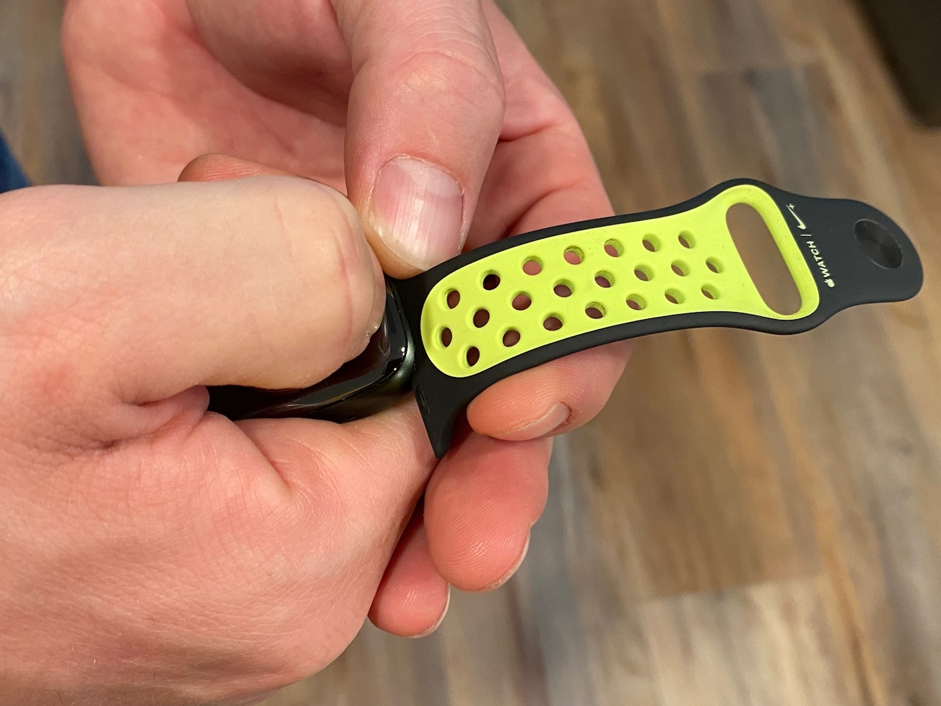How To Change an Apple Watch Band-4