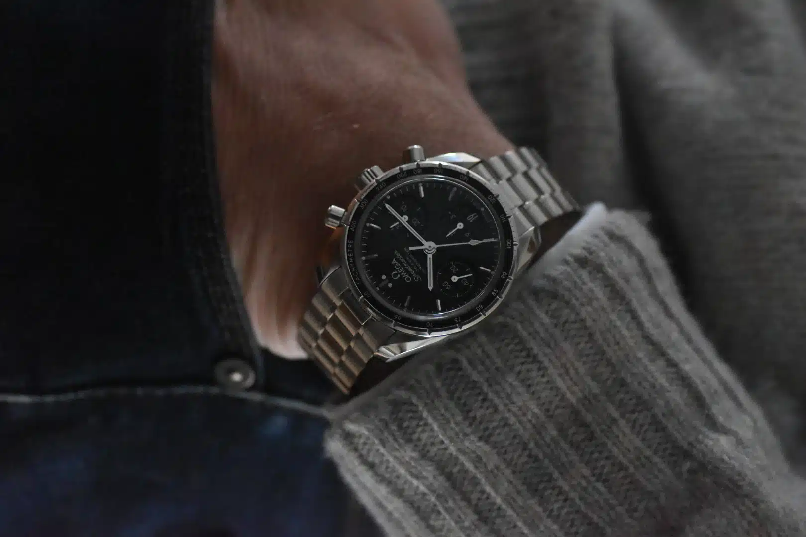 Can Guys With Small Wrists Wear a Speedmaster?-5