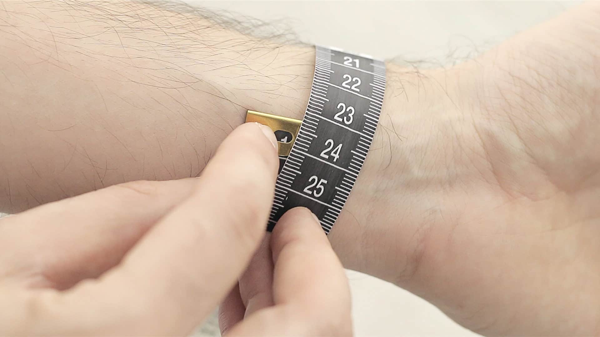 How To Measure Your Wrist Middle