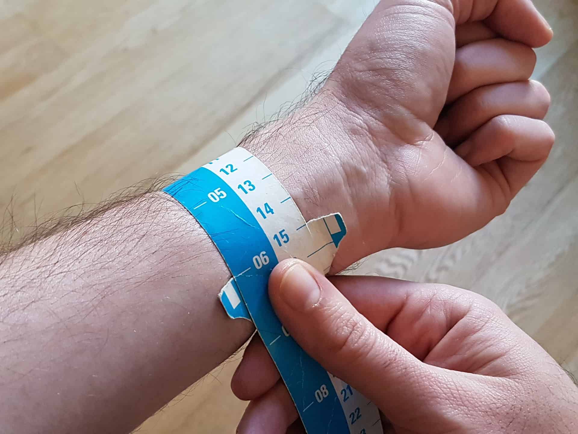 How to measure your wrist size circumference
