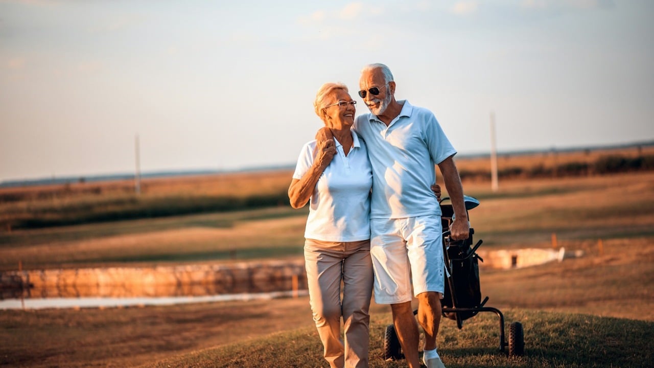 A couple in love enjoying a wellness weekend and taking selfies.