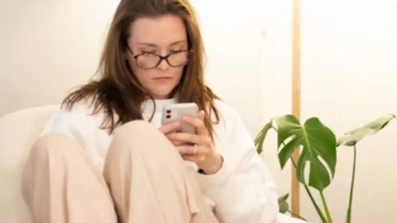 The woman disengaged from her partner, keeping her emotions private.