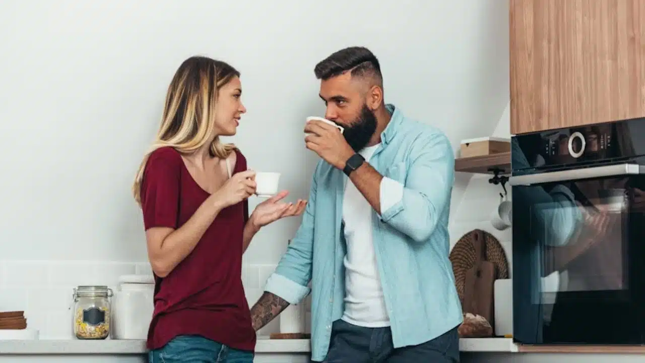 Couple talking over coffee with relaxed body language