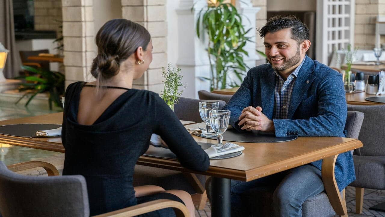 A couple on a restaurant date