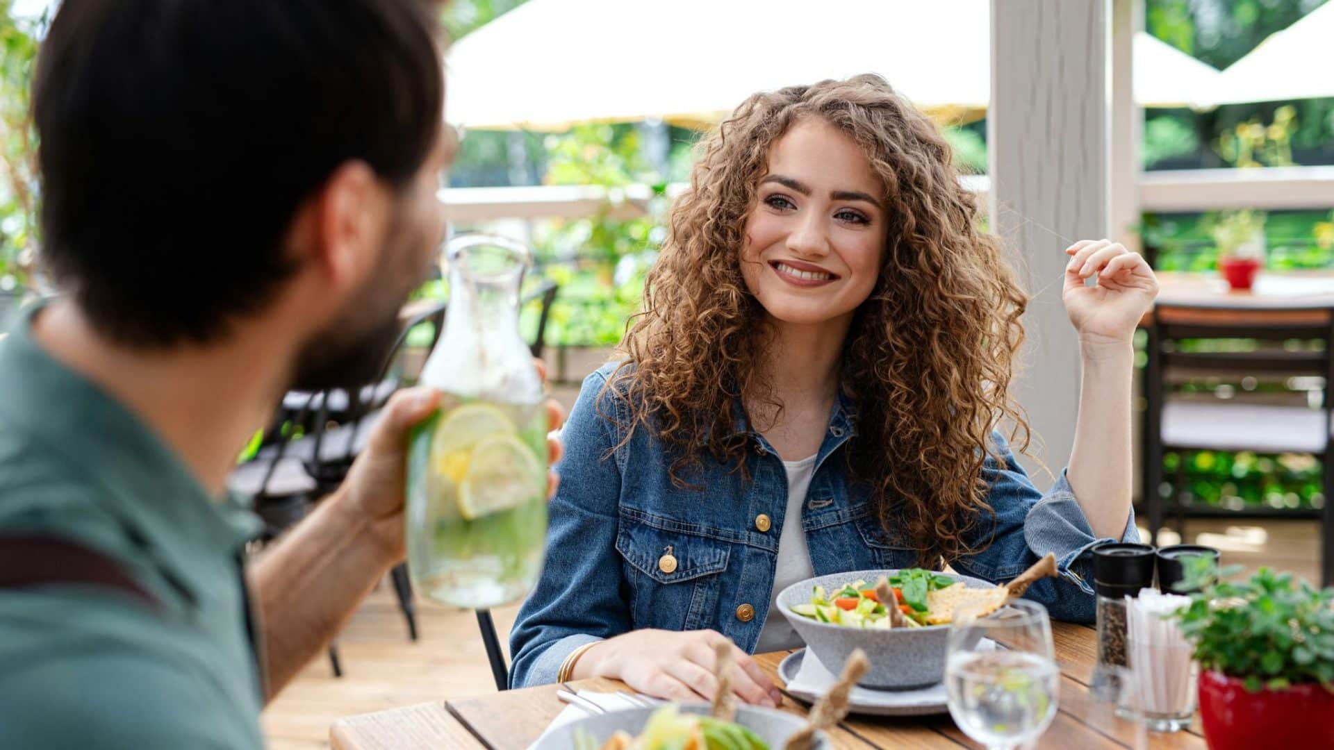 Woman smiling to a man