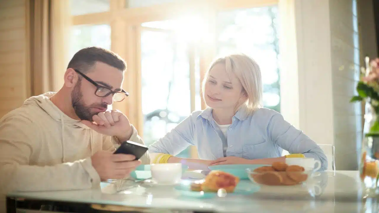 A couple looking at something on the phone