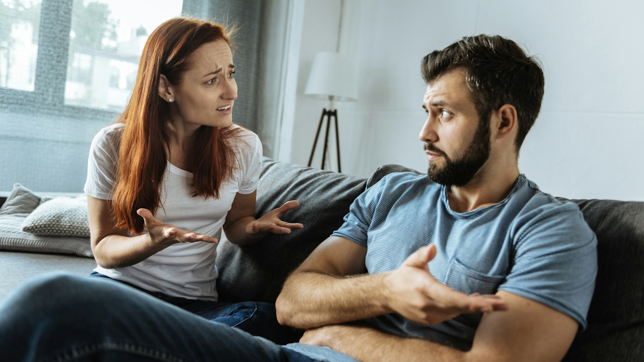 A young woman complaining to her husband, who is being indifferent to her.