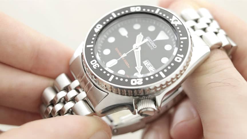 Seiko SKX013 [REVIEW] The Best Dive Watch For Small Wrists • The Slender  Wrist