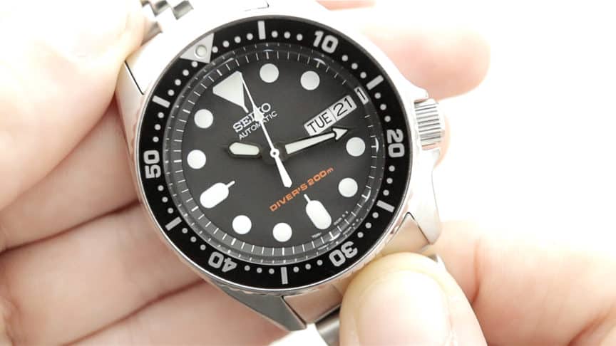 Seiko SKX013 [REVIEW] The Best Dive Watch For Small Wrists-2